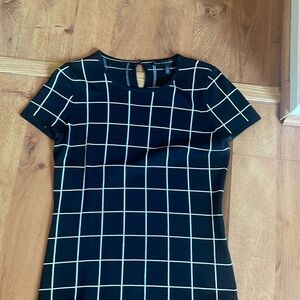 Black and white short sleeve light weight sweater